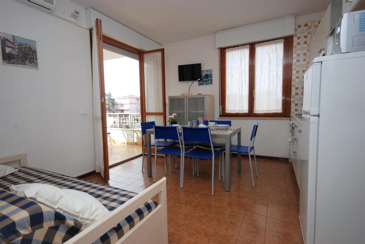 Residenza Gardenia Apartment Lignano Sabbiadoro Bagian luar foto