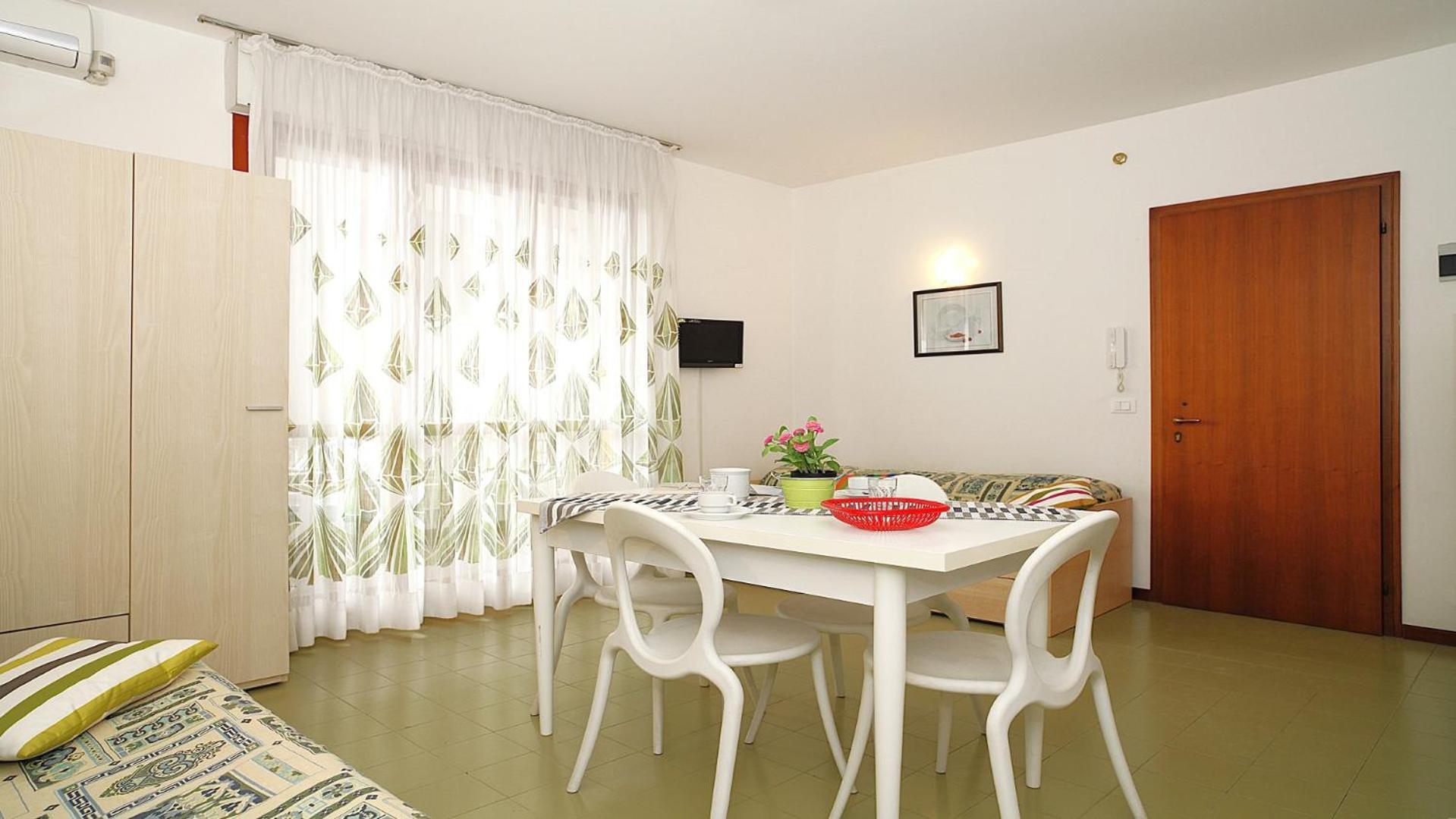 Residenza Gardenia Apartment Lignano Sabbiadoro Bagian luar foto